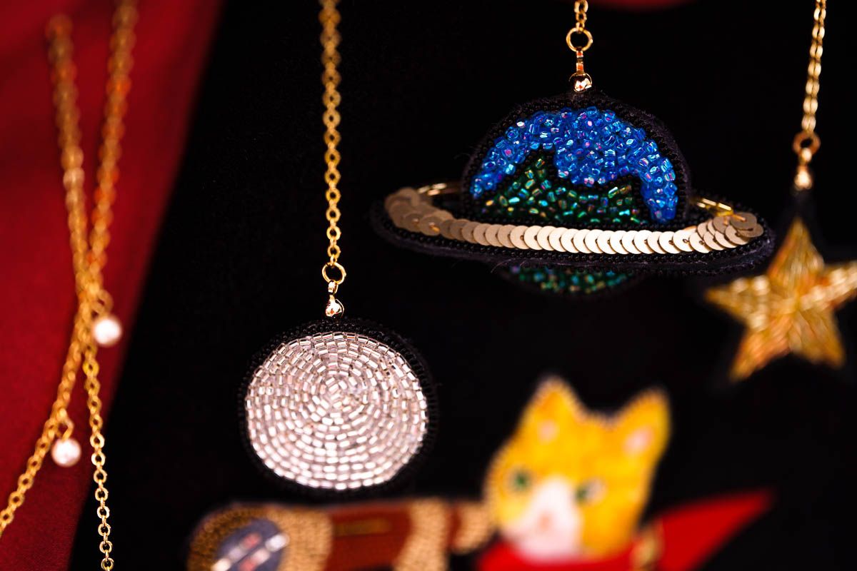 吊り下げ背景小物の刺繍