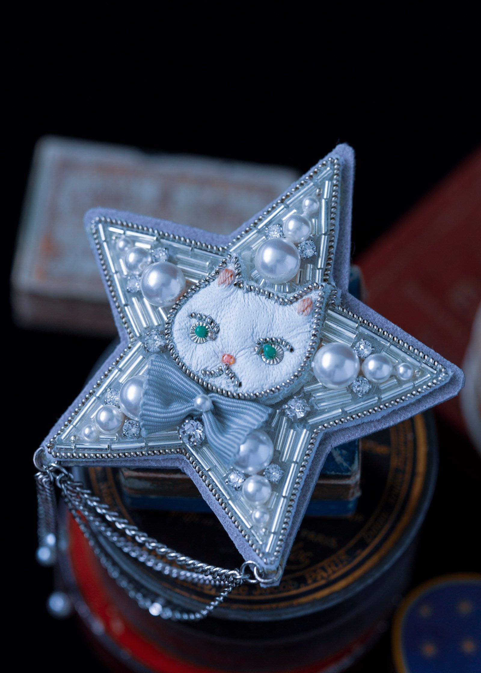 星のニャーナス刺繍ブローチ